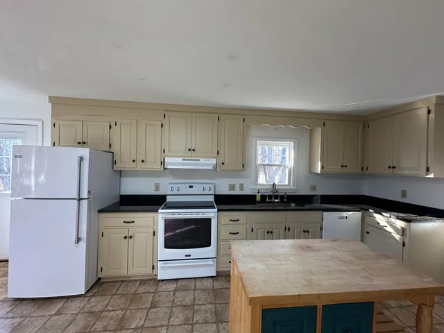 $2,695 | 1 Ellsworth Street, Sanford, ME 04083