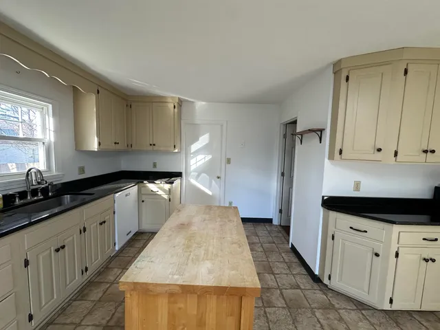 $2,695 | 1 Ellsworth Street, Sanford, ME 04083