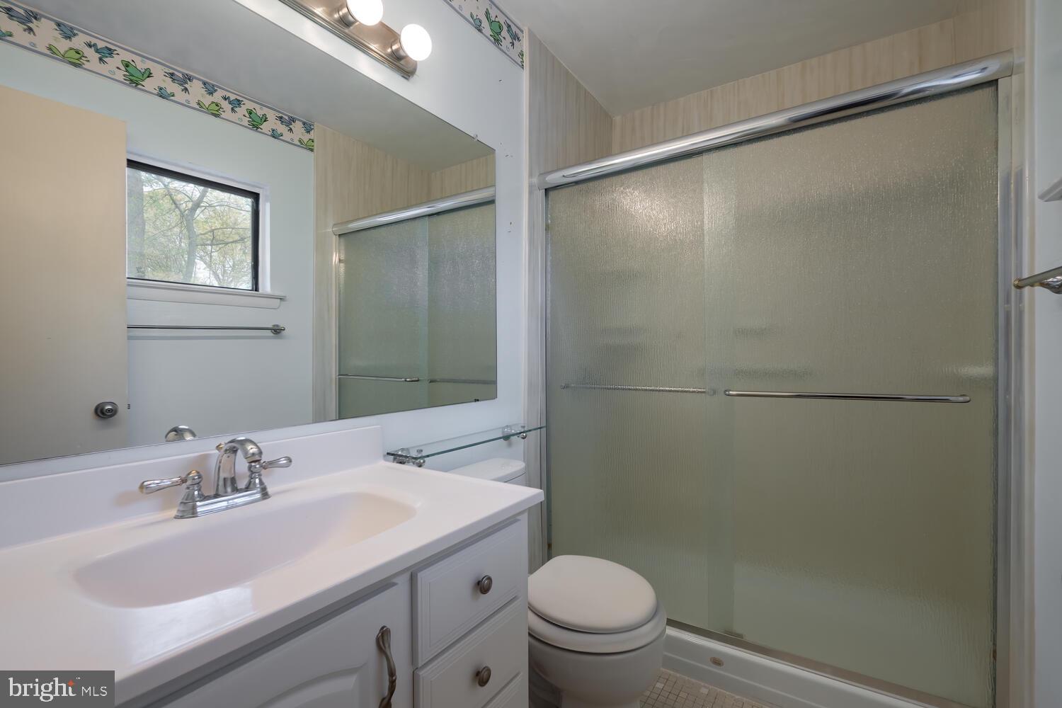 2029 Lakebreeze Way Reston, VA 20191 - Photo 14 of 32 Primary bath