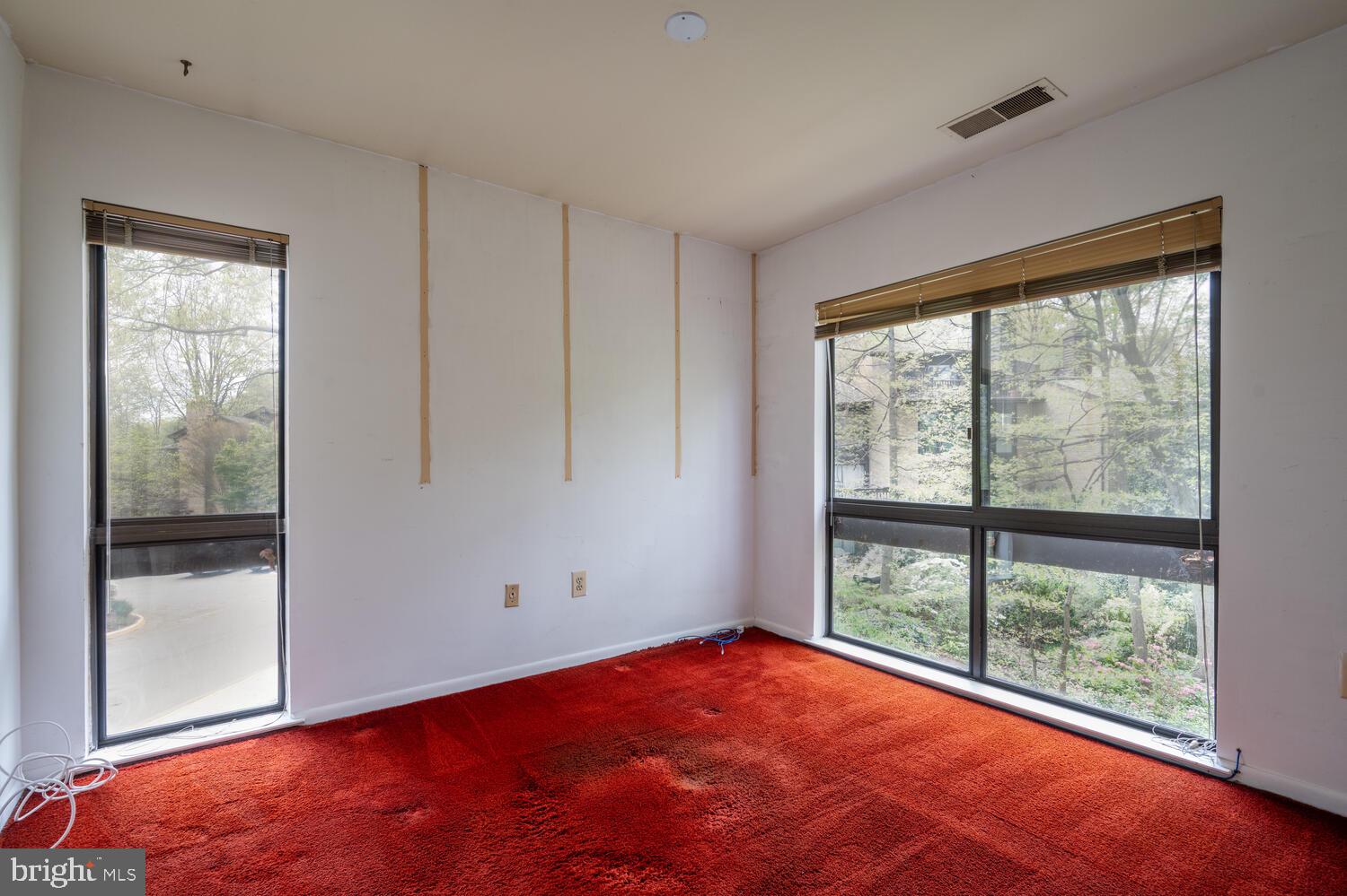 2029 Lakebreeze Way Reston, VA 20191 - Photo 18 of 32 3rd bedroom