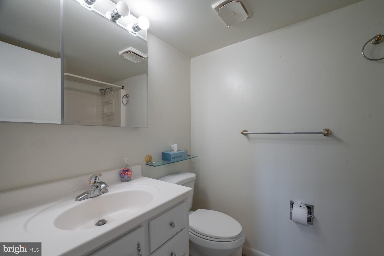 2029 Lakebreeze Way Reston, VA 20191 - Photo 22 of 32 3rd full bath