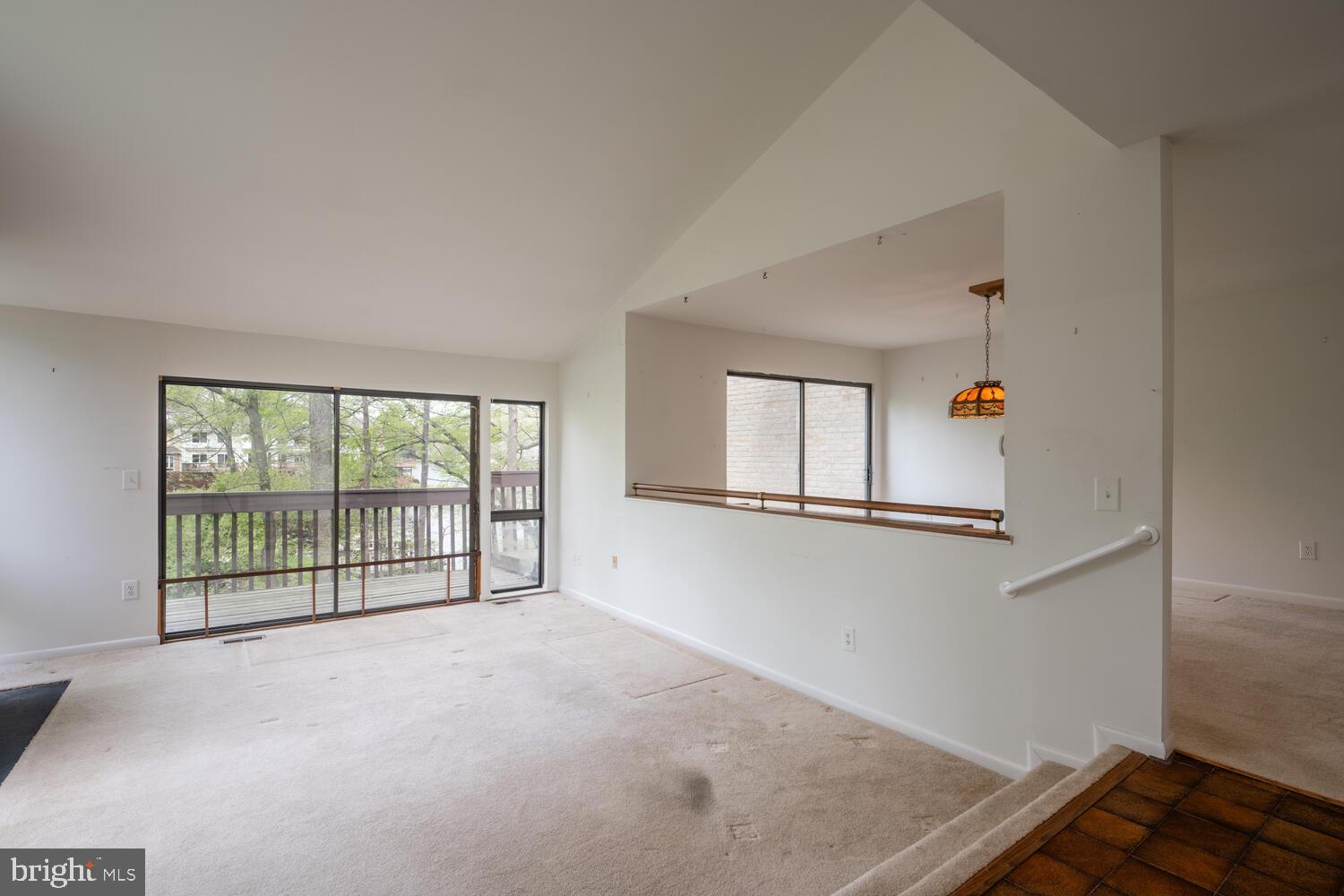 2029 Lakebreeze Way Reston, VA 20191 - Photo 5 of 32 Light filled & lake views