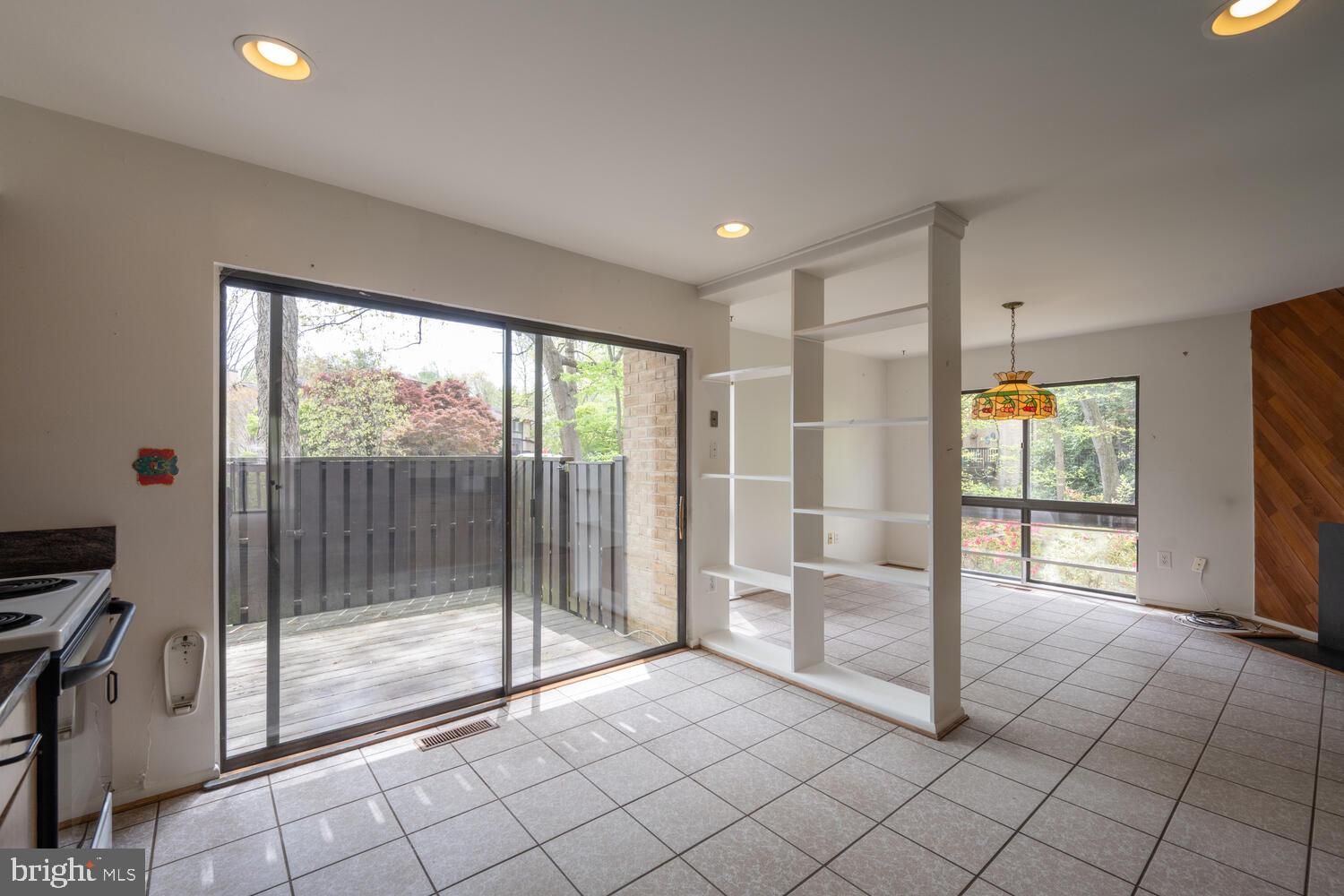 2029 Lakebreeze Way Reston, VA 20191 - Photo 10 of 32 Private patio off kitchen