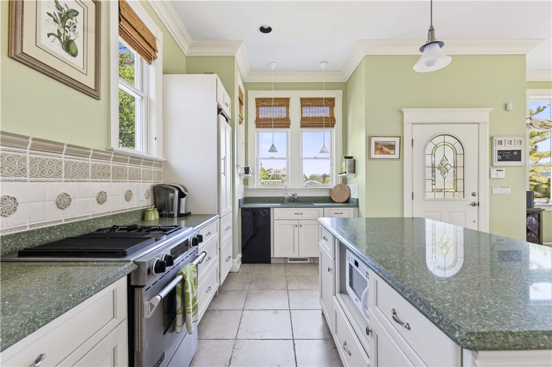 7 Ocean View Highway Westerly, RI 02891 - Photo 13 of 29