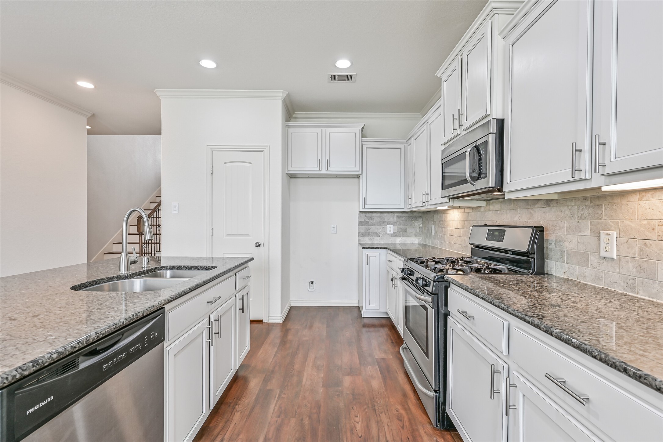 4511 Apple Point Lane Rosharon, TX 77583 - Photo 11 of 39