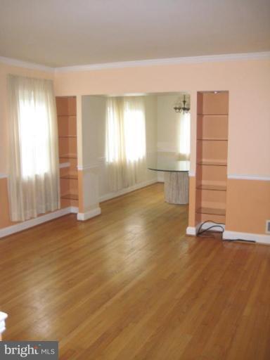 5725 Pimlico Road Baltimore, MD 21209 - Photo 17 of 22 Living Room