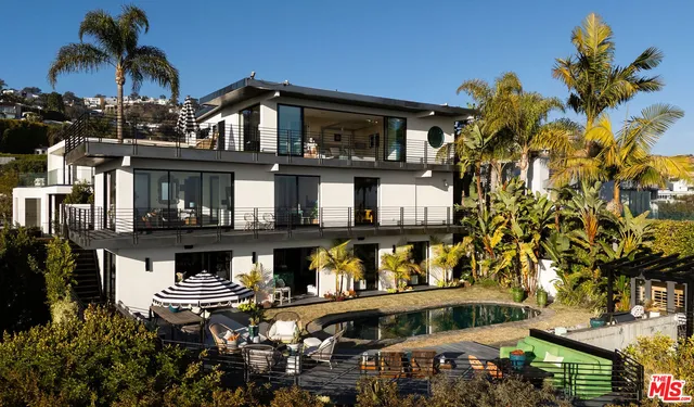 a view of a large building