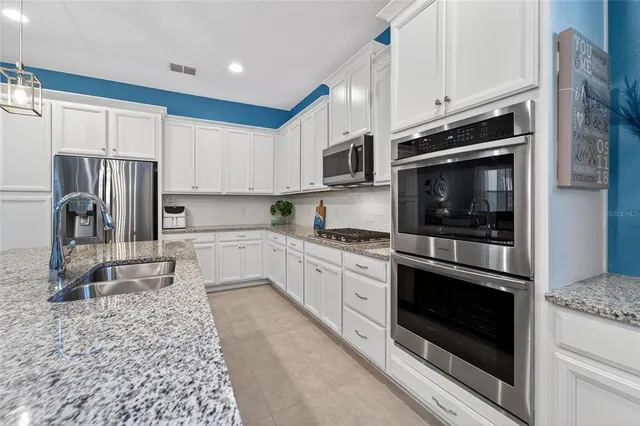 $423,500 | 707 Winterside Drive, Apollo Beach, FL 33572