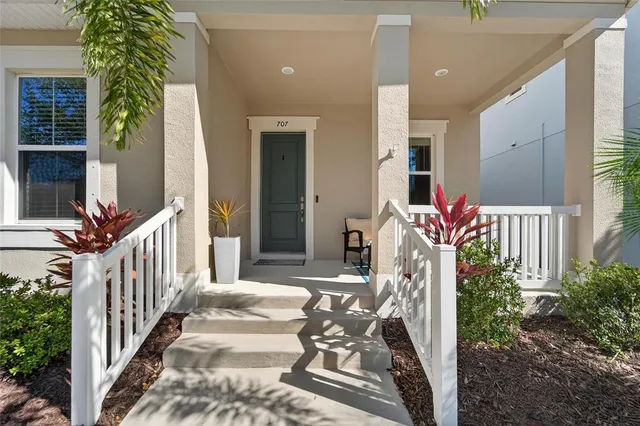 $423,500 | 707 Winterside Drive, Apollo Beach, FL 33572