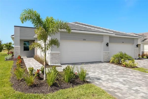 a front view of house with yard