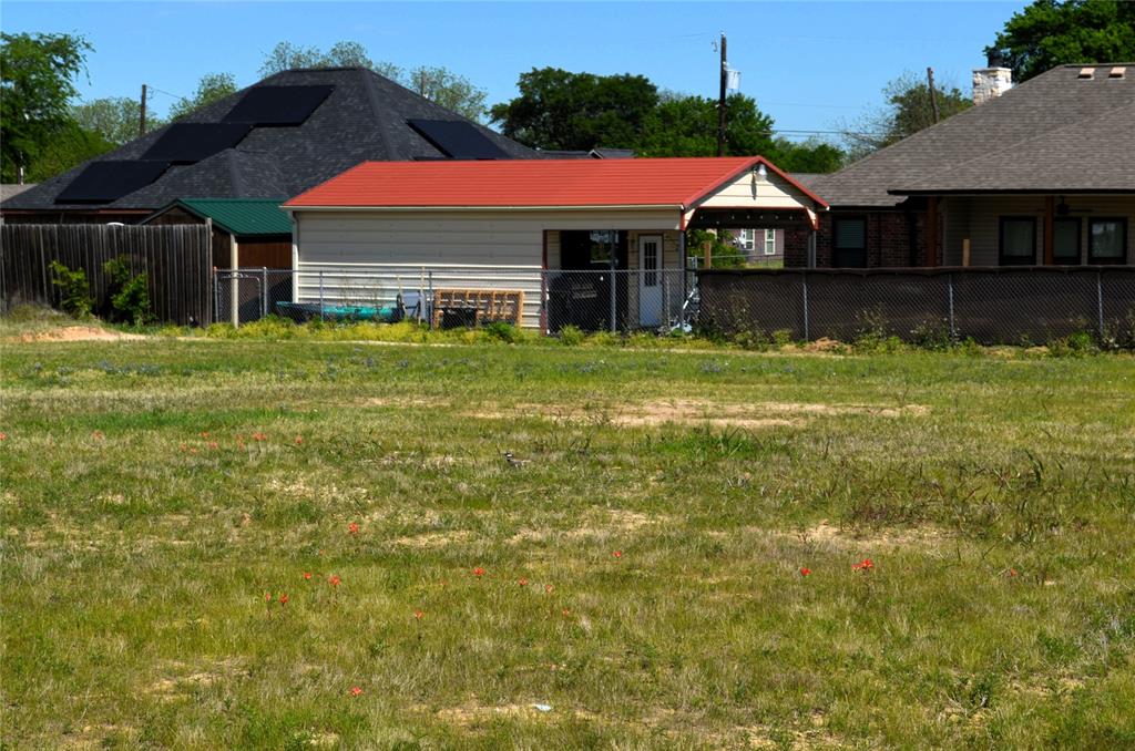 316 Preston Road Mabank, TX 75147 - Photo 3 of 5 a front view of a house with a garden