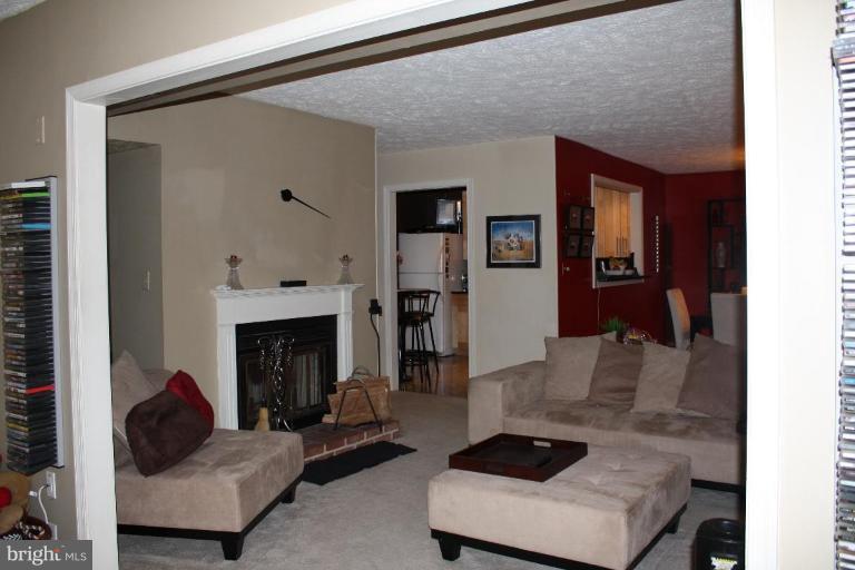 2222 Hunter's Run Drive, Unit 2222 Reston, VA 20191 - Photo 20 of 30 Living Room #3