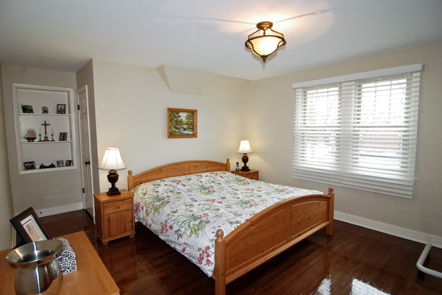 534 Byrd Road Riverside, IL 60546 - Photo 8 of 23 a bedroom with a bed and a window