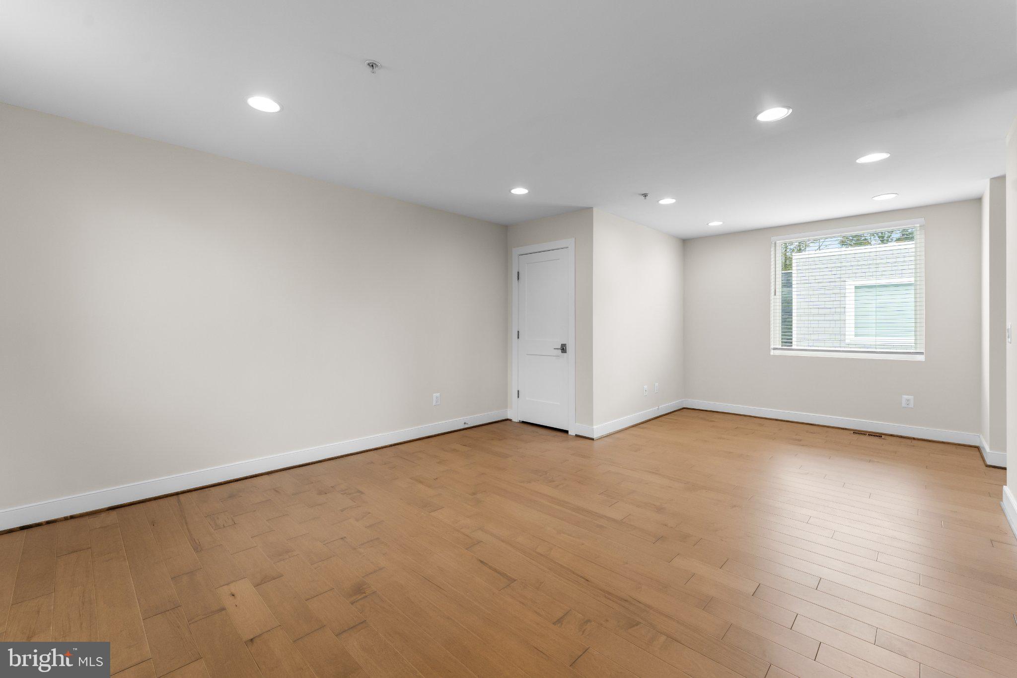 2827 24th Road South Arlington, VA 22206 - Photo 35 of 48 Spacious room with natural light.