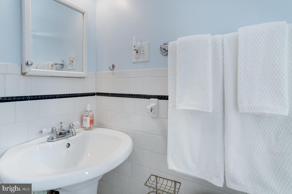 16 Cinder Road Lutherville-Timonium, MD 21093 - Photo 21 of 53 Full bathroom