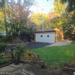 1643 Crest Road Cleveland, OH 44121 - Photo 5 of 24