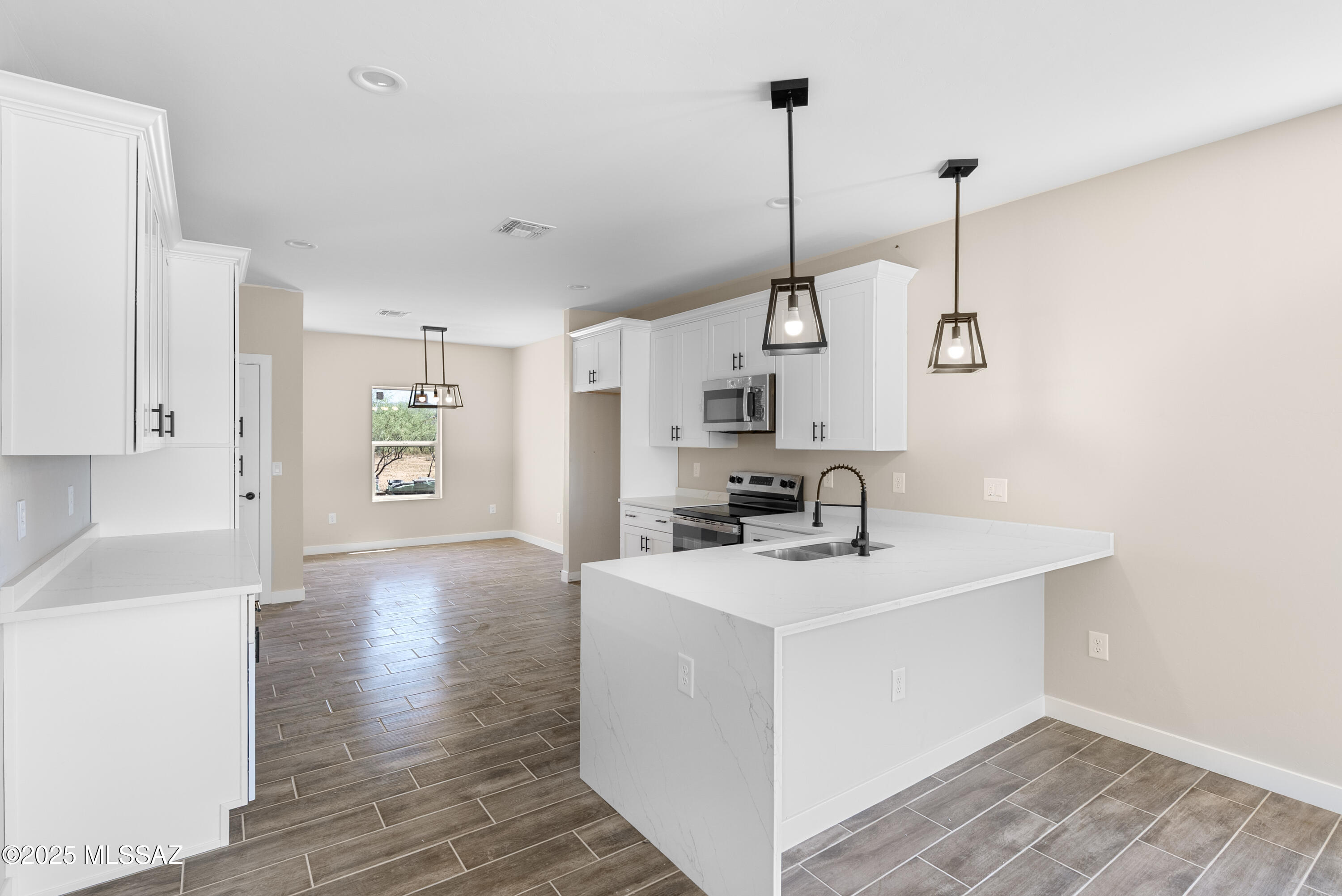1902 Circulo Colombia Rio Rico, AZ 85648 - Photo 9 of 19 Gallery Image 9