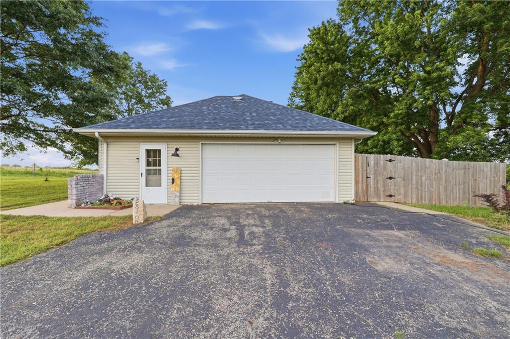 703 Northeast 102P Road Clinton, MO 64735 - Photo 4 of 53