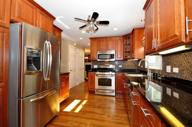 856 Oxford Road Deerfield, IL 60015 - Photo 2 of 19 Gallery Image 2