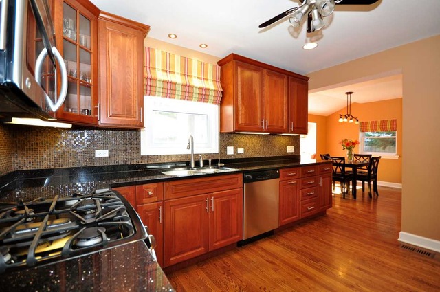 856 Oxford Road Deerfield, IL 60015 - Photo 3 of 19 Gallery Image 3