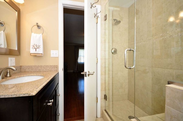 856 Oxford Road Deerfield, IL 60015 - Photo 8 of 19 Gallery Image 8