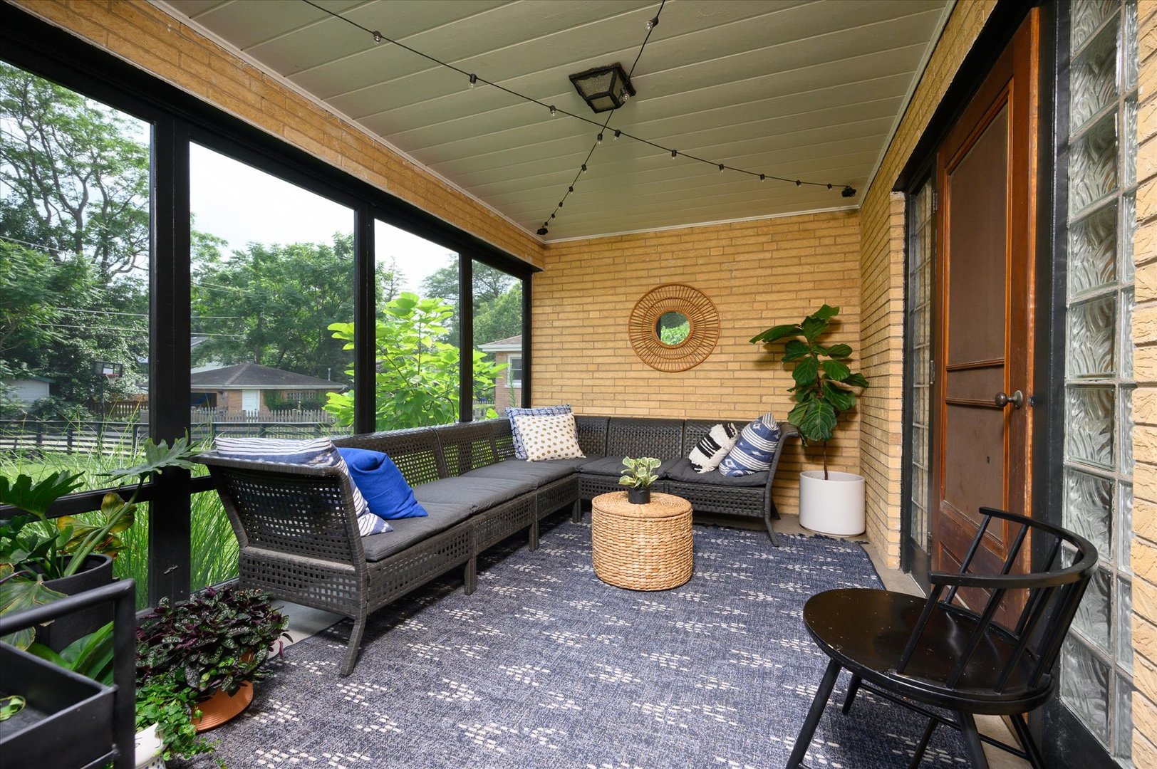 277 Olmsted Road Riverside, IL 60546 - Photo 30 of 34 a view of a chairs and table in the balcony
