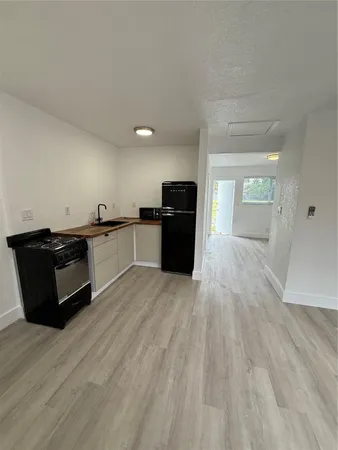 $1,400 | 2213 Lincoln Street, Hollywood, FL 33020