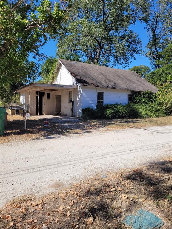 909 Ivan Road Waco, TX 76706 - Photo 1 of 10