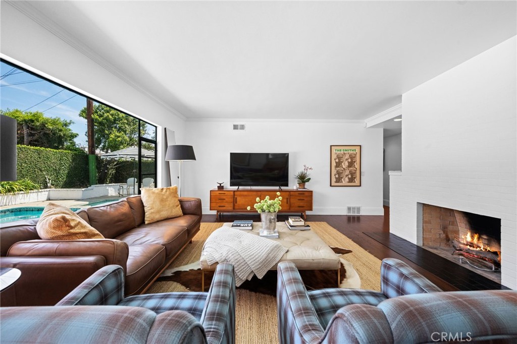Super clean Mid-Century lines in this 1955 Custom home.