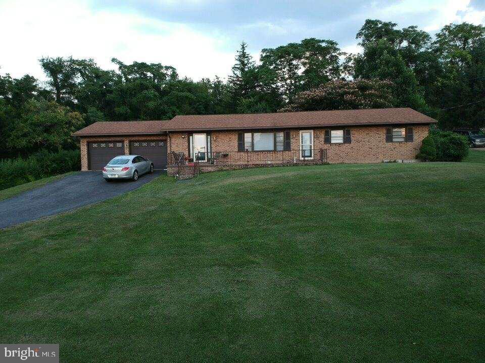 28 Grove Heights Road Berkeley Springs, WV 25411 - Photo 2 of 31 Front