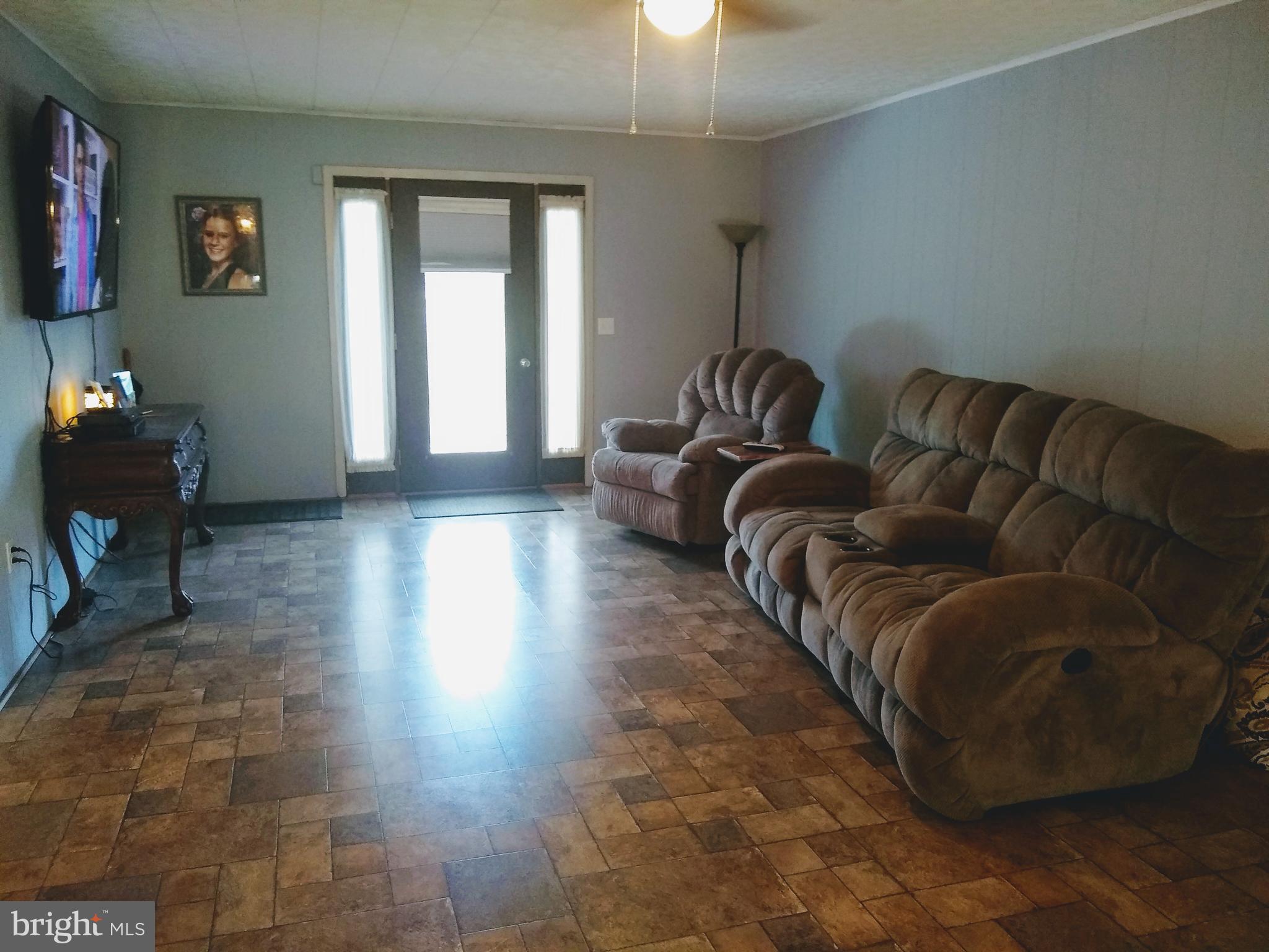 28 Grove Heights Road Berkeley Springs, WV 25411 - Photo 10 of 31 Family Room