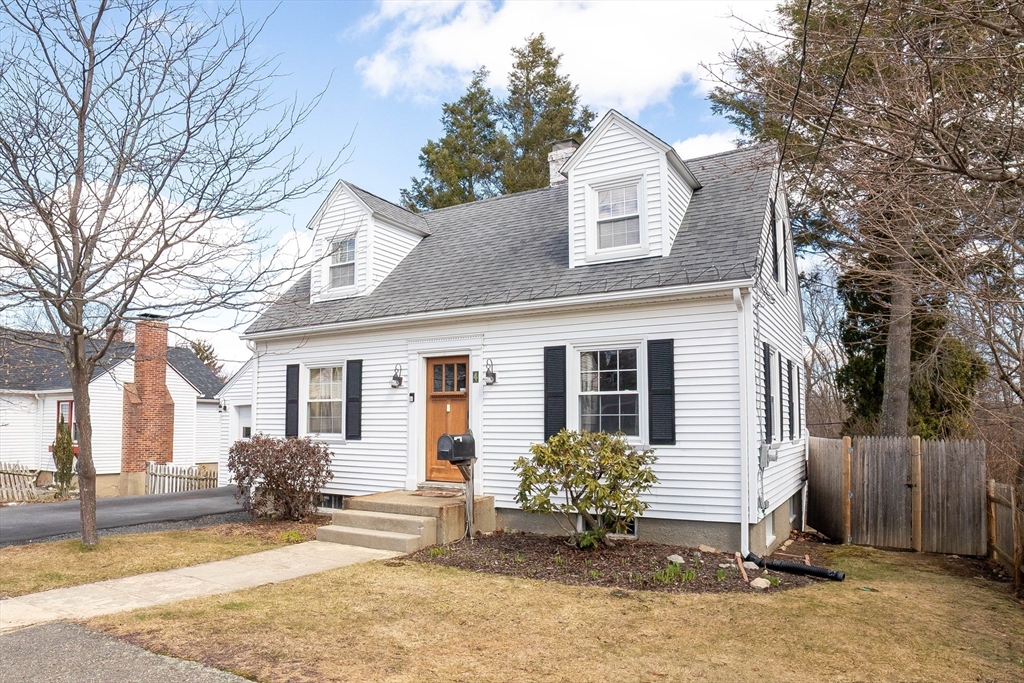 4 Winston Road Worcester, MA 01606 - Photo 2 of 32