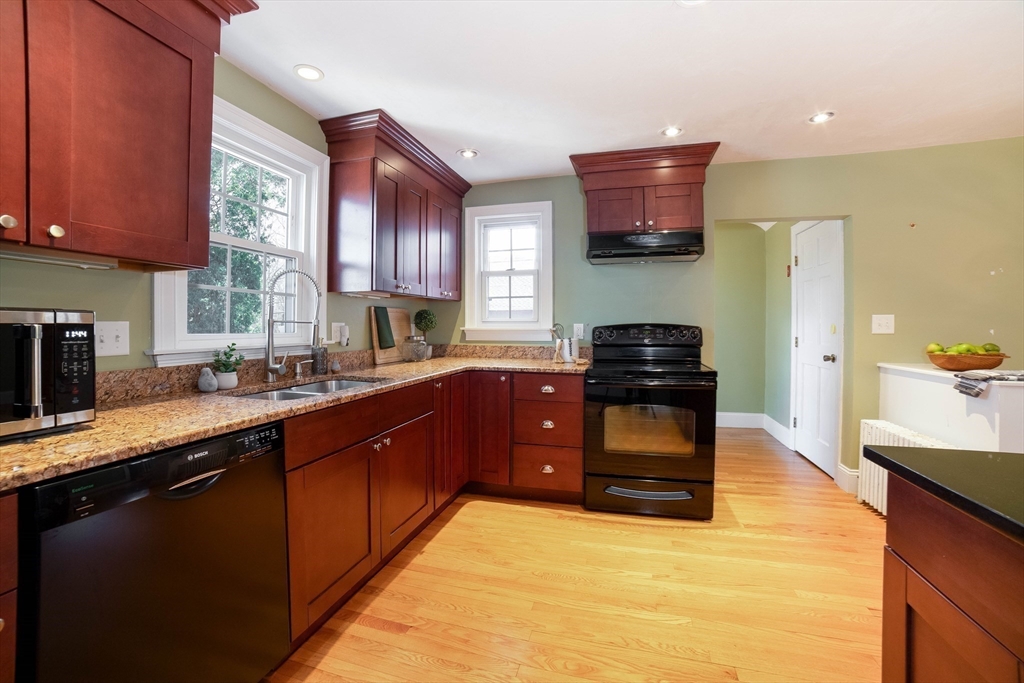 4 Winston Road Worcester, MA 01606 - Photo 5 of 32