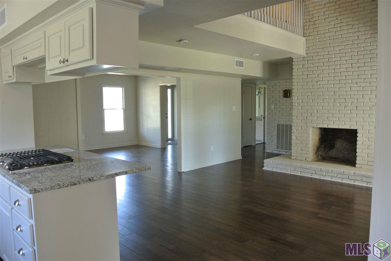 8864 Trinity Avenue Baton Rouge, LA 70806 - Photo 8 of 28 Kitchen opens through to Den