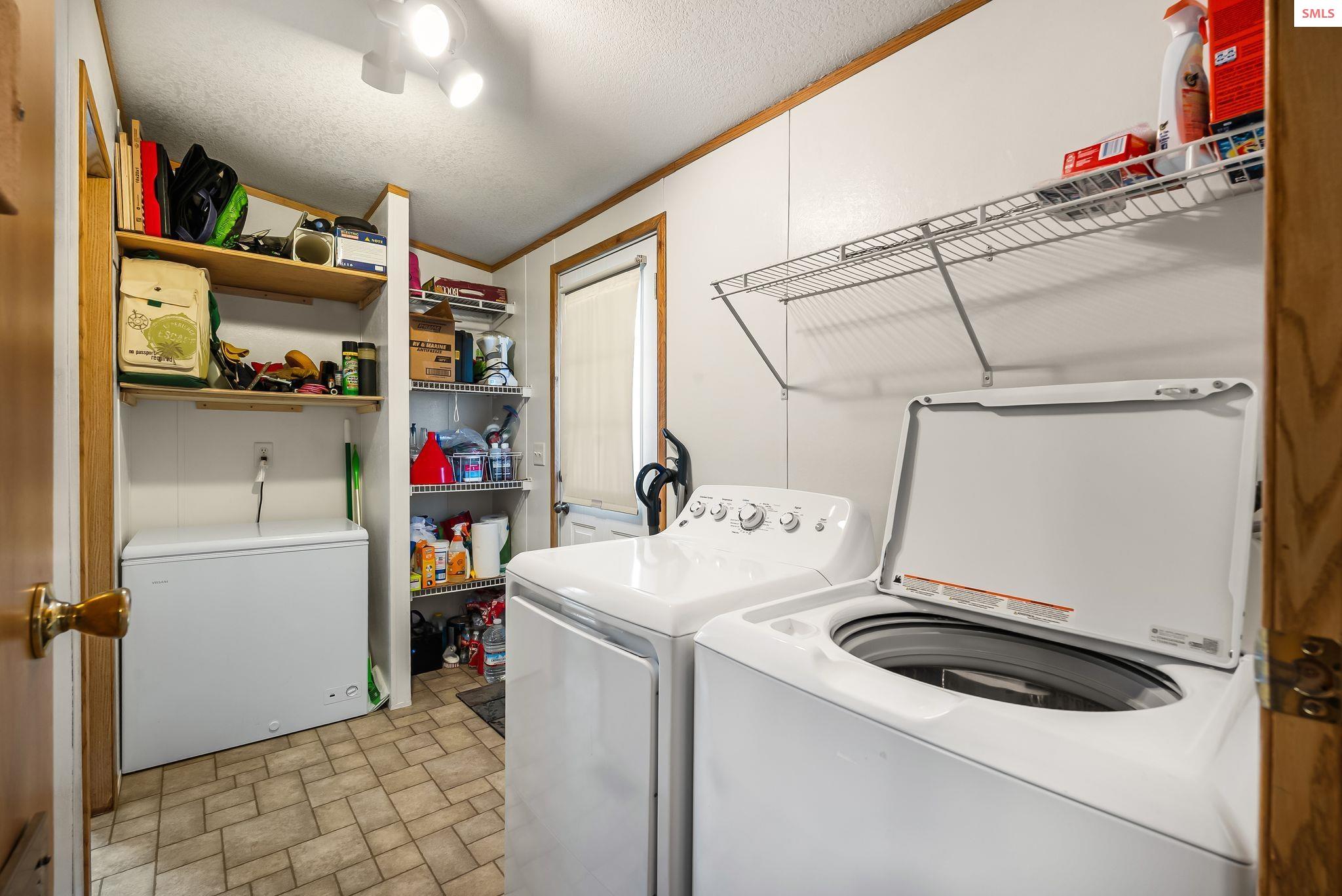 302 Mill Road Dover, ID 83825 - Photo 15 of 35 Laundry with door to backyard