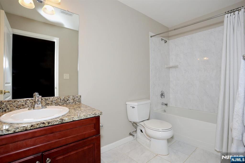 175 Rochelle Avenue, Unit 321 Rochelle Park, NJ 07662 - Photo 38 of 50