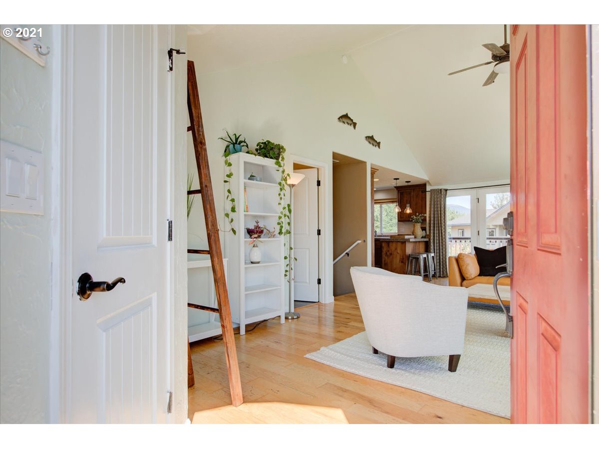 322 Flint Way Carson, WA 98610 - Photo 9 of 31 Gallery Image 9