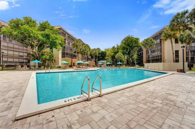 $339,900 | 2818 North 46th Avenue, Unit K287, Hollywood, FL 33021