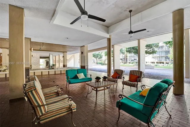 $339,900 | 2818 North 46th Avenue, Unit K287, Hollywood, FL 33021