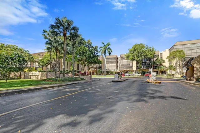 $339,900 | 2818 North 46th Avenue, Unit K287, Hollywood, FL 33021