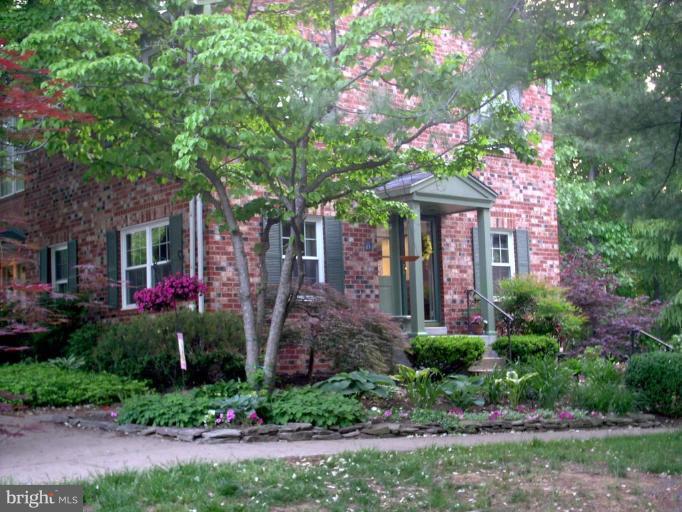 2237 Gunsmith Square Reston, VA 20191 - Photo 1 of 20 Exterior (Main)