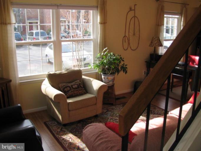 2237 Gunsmith Square Reston, VA 20191 - Photo 2 of 20 Living Room