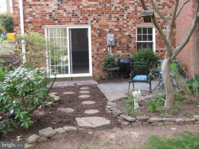2237 Gunsmith Square Reston, VA 20191 - Photo 15 of 20 Garden
