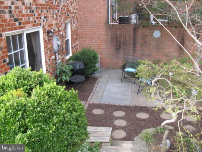 2237 Gunsmith Square Reston, VA 20191 - Photo 17 of 20 Back yard