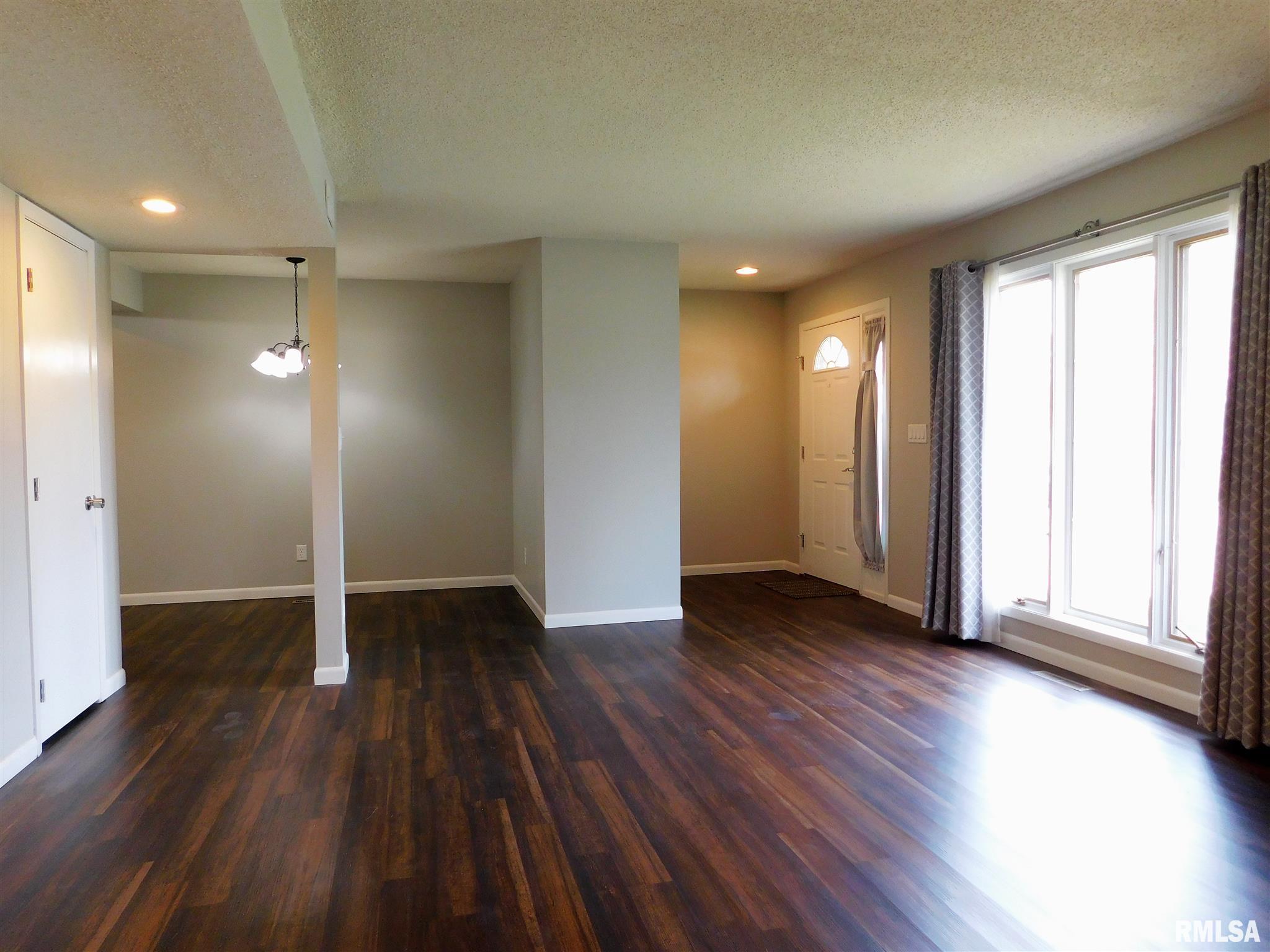 3625 34th Street Moline, IL 61265 - Photo 3 of 17