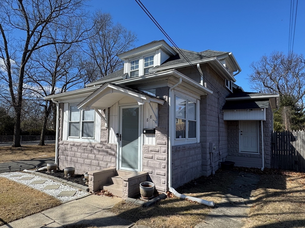 88 Fisher Street Springfield, MA 01109 - Photo 3 of 33 Gallery Image 3