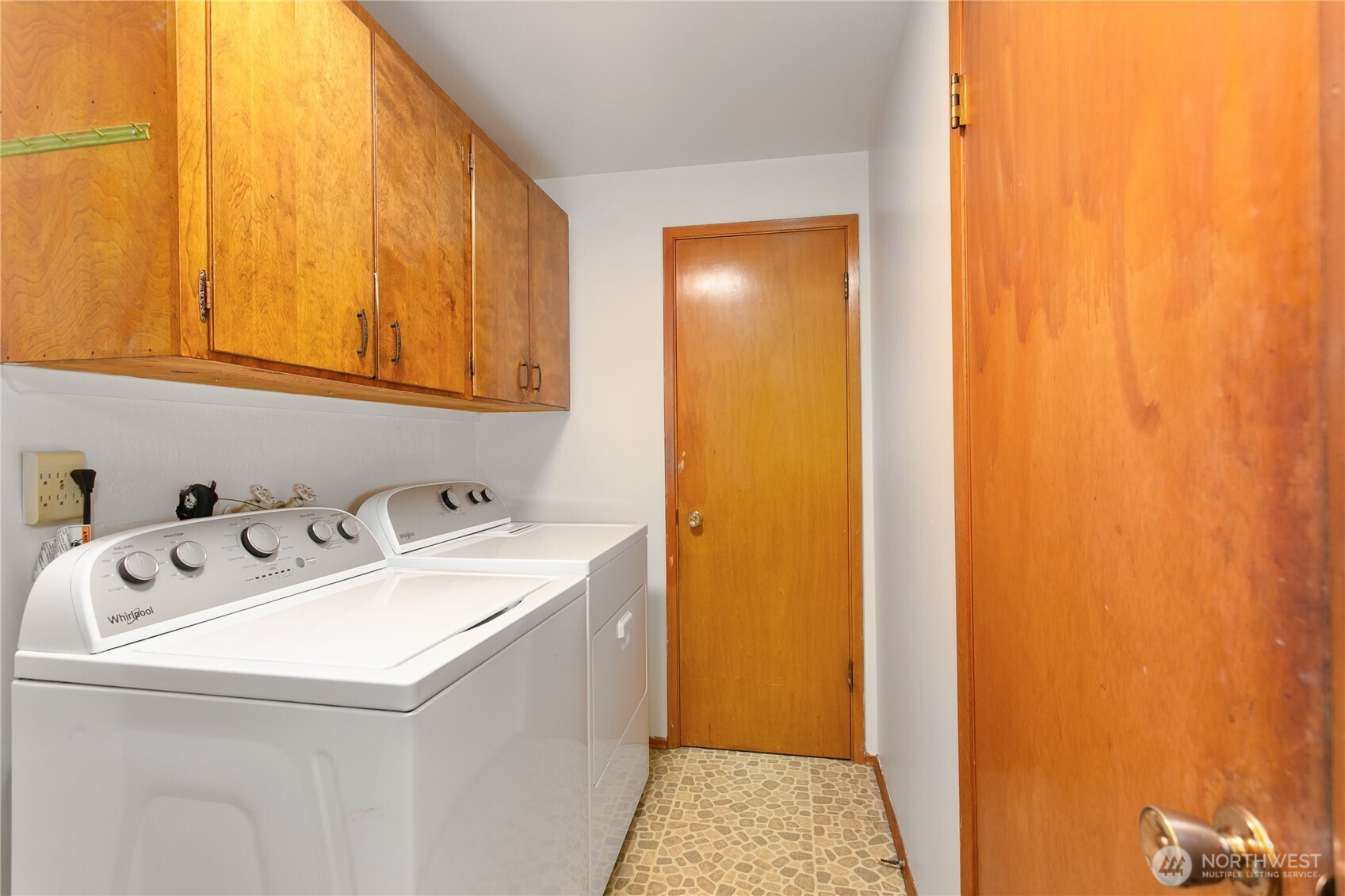 7416 25th Street West Tacoma, WA 98466 - Photo 17 of 39 a utility room with a sink