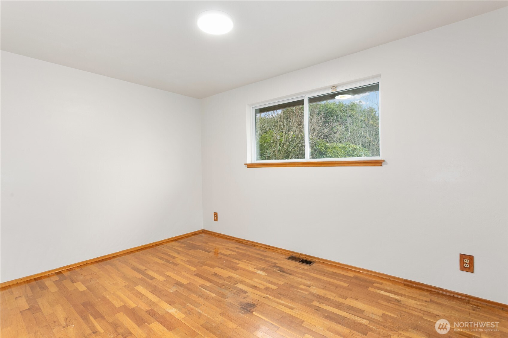 7416 25th Street West Tacoma, WA 98466 - Photo 29 of 39 an empty room with a window