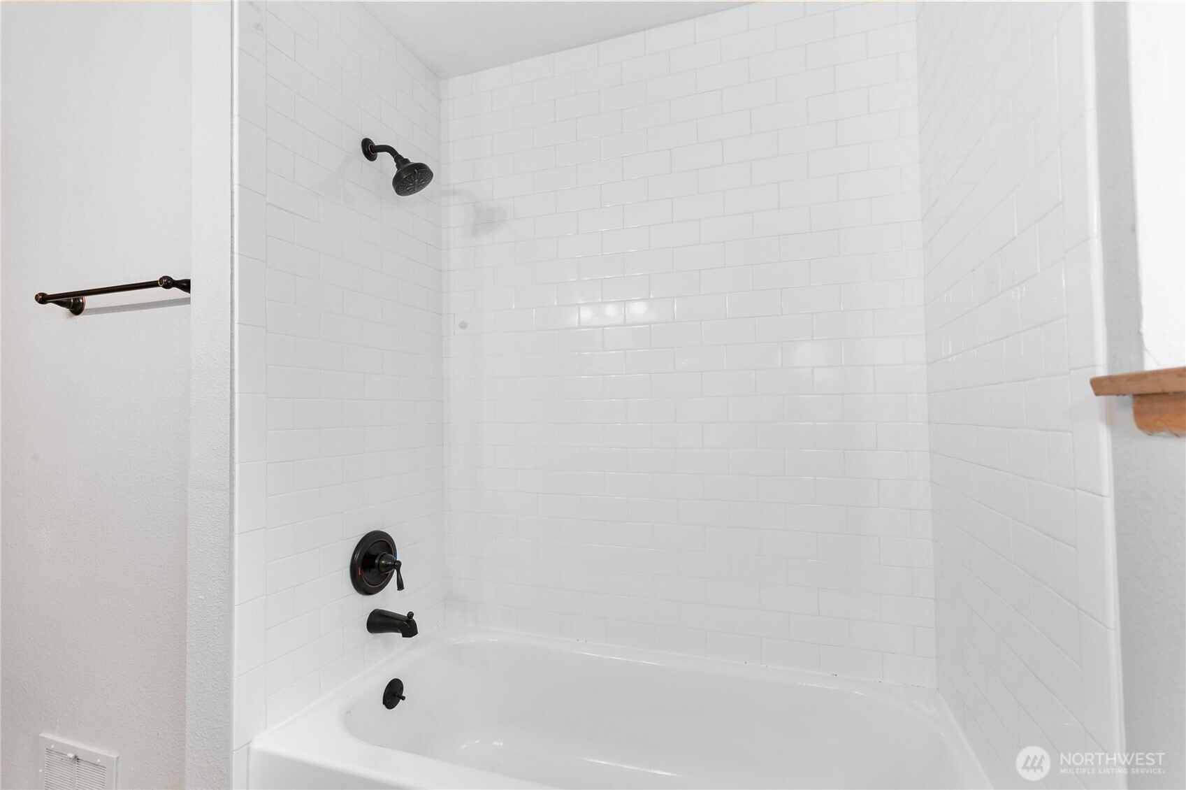 7416 25th Street West Tacoma, WA 98466 - Photo 32 of 39 a bathroom with a bathtub