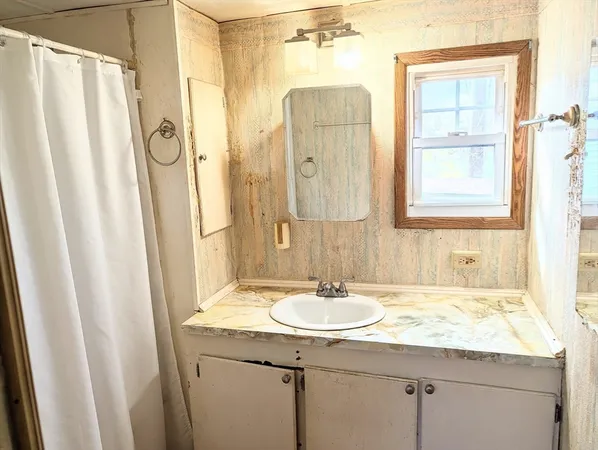 $59,900 | 404 Southwick Road, Unit 4, Westfield, MA 01085